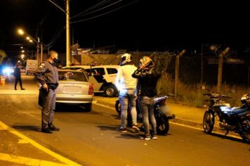 POLÍCIA MILITAR FAZ OPERAÇÃO DE TRÂNSITO EM PIRATININGA