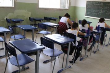 INVESTIMENTO NA EDUCAÇÃO NÃO PARA 