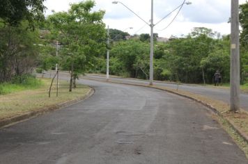 LIMPEZA NA AVENIDA GILDO BALLALAI