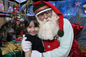 PAPAI NOEL CHEGA DE CARRUAGEM EM SUA CASINHA