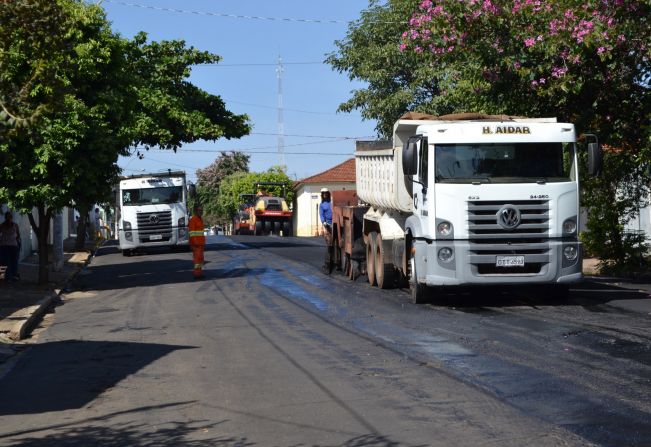 PIRATININGA INCIA RECAPE E PAVIMENTAÇÃO DA CIDADE