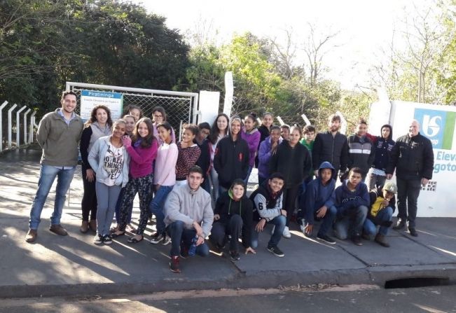 AÇÃO DE EDUCAÇÃO EM PROL AO MEIO AMBIENTE