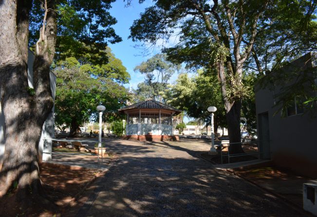 REMODELAÇÃO DA PRAÇA CENTRAL PREFEITO E COORDENADORES VISITARAM O LOCAL