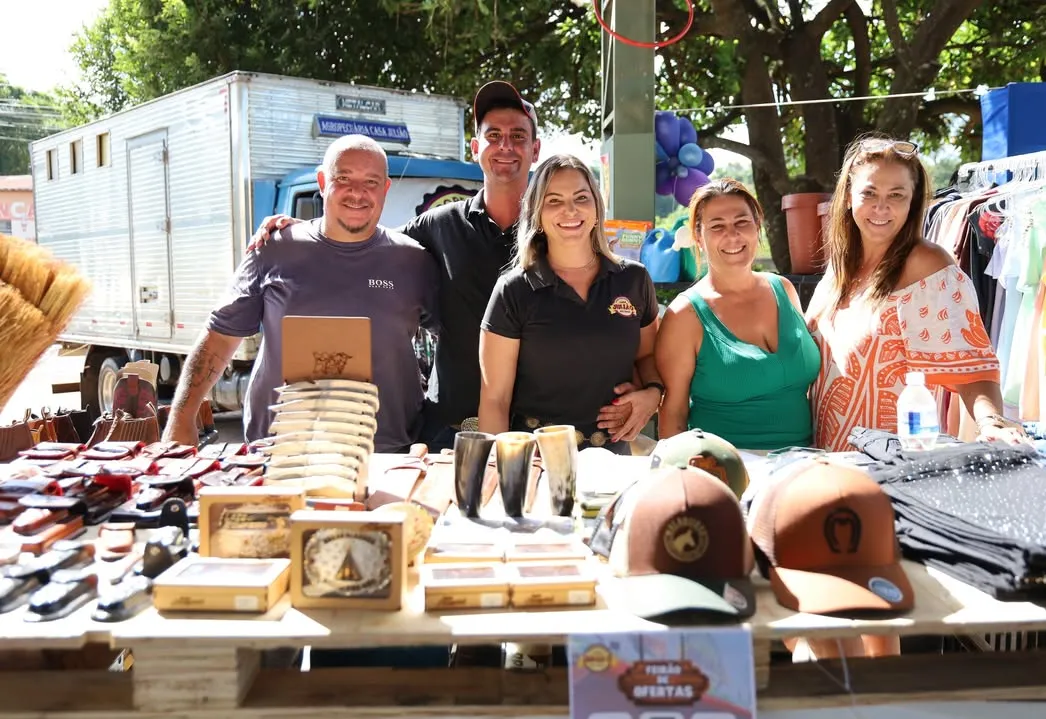 1ª FEIRA “NOSSO AGRO” MOVIMENTOU A PRAÇA DO TURISTA NO FIM DE SEMANA