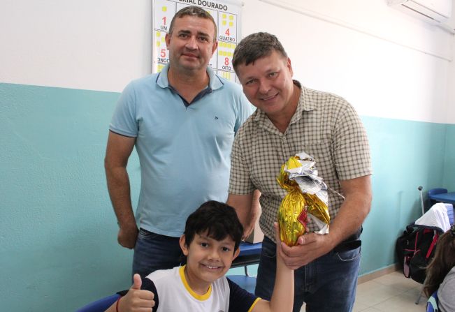 COORDENADORIA DA EDUCAÇÃO ENTREGA OVOS DE PÁSCOA.