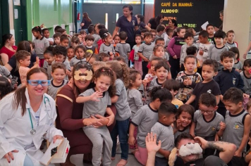 TEATRO EDUCATIVO LEVA INFORMAÇÃO E DIVERSÃO PARA CRIANÇAS DA CRECHE ESCOLA ARMANDO PERSIN