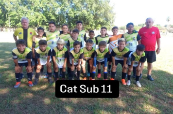 ESCOLINHA BOM DE BOLA BOM NA ESCOLA PARTICIPA DE AMISTOSO FORA