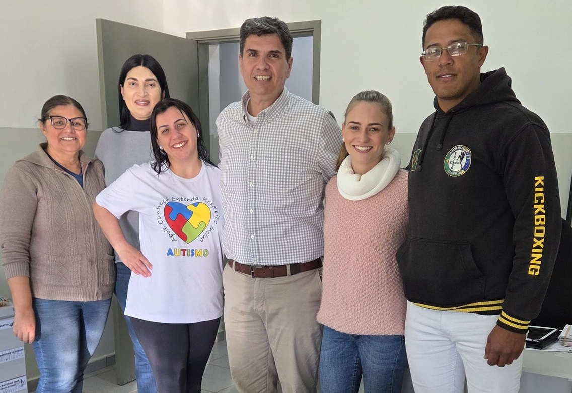 PREFEITO SANDRO BOLA VISITA ESCOLA E UNIDADE DE SAÚDE EM BRASÍLIA PAULISTA PARA OUVIR DEMANDAS LOCAIS