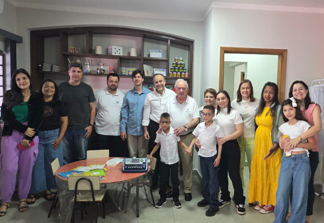 INCLUSÃO E TECNOLOGIA: CAADI RECEBE MODERNA MÁQUINA BRAILLE PARA ALUNO