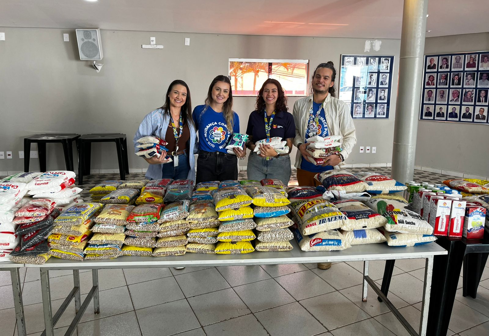 VOLUNTÁRIOS DA BRACELL DOAM 400 KG DE ALIMENTOS AO FUNDO SOCIAL DE SOLIDARIEDADE DE PIRATININGA
